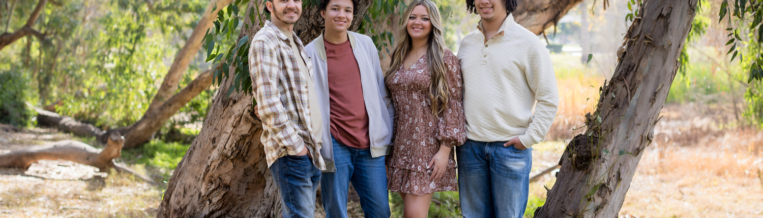 All the siblings portraits in Huntington Beach Central park.