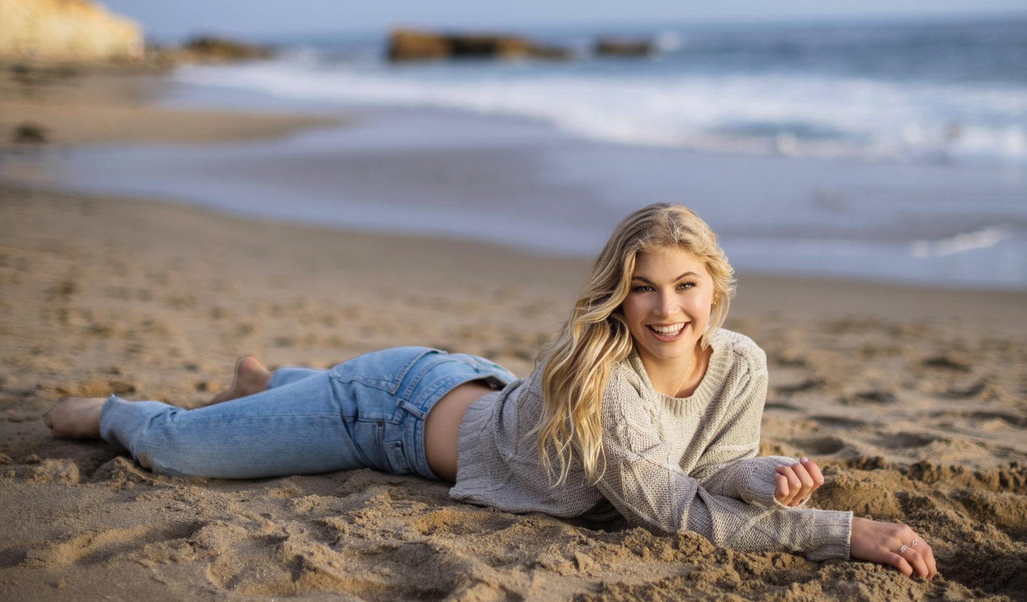 Senior photo session in Orange County . Relaxed poses 